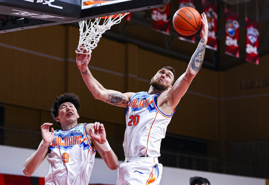 开云-德罗巴爆冷击败DWG，比分优势明显引爆全场！